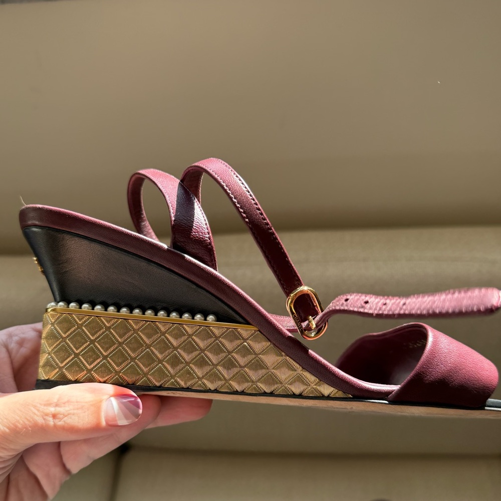 Chanel burgundy wedges with gold and pearl detail size 40 - Picture 2 of 8